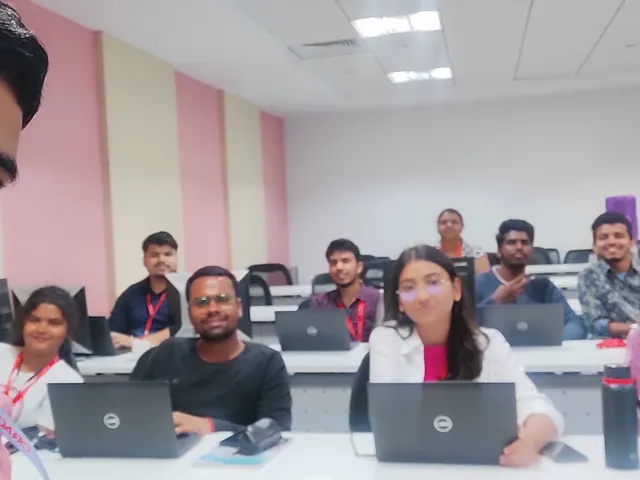 A cohort of learners during an Oracle programme