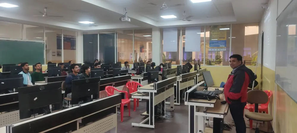 Pushpjeet Cholkar teaching a full computer lab